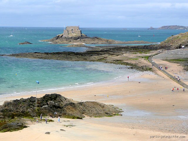 Où vivre au bord de la Méditerranée ? Notre guide sans filtre pour réussir votre installation littorale