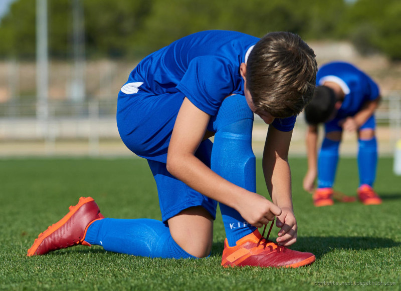 Comment un enfant progresse au foot ? Les clés pour son développement