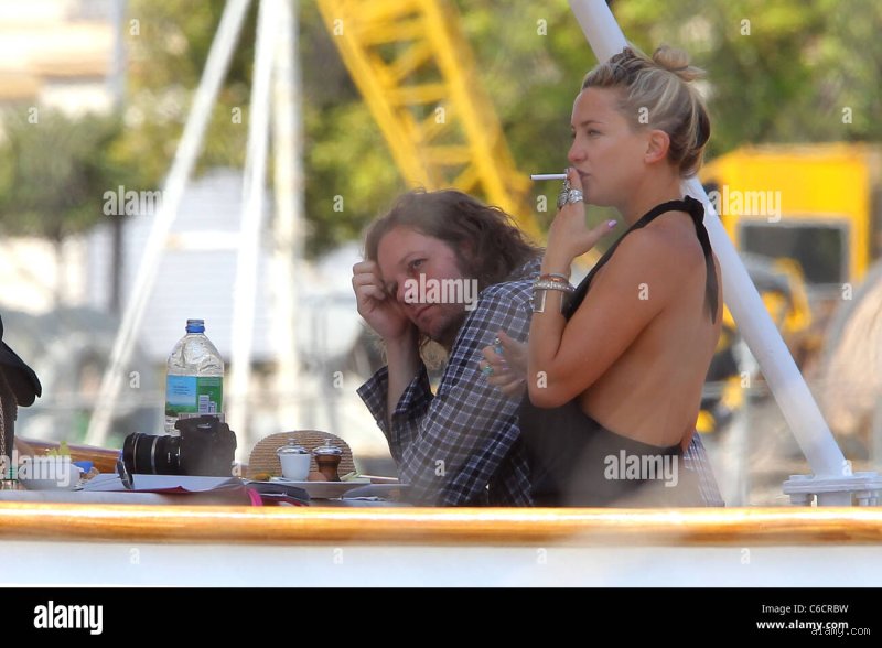 Kate Hudson still a smoker : la vérité derrière les volutes de fumée de la star d’Almost Famous