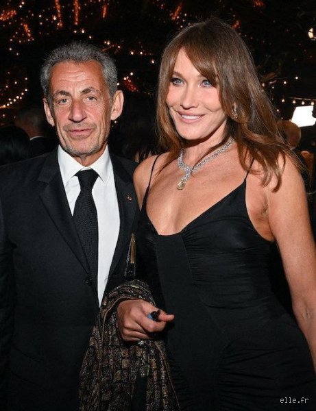 Quel âge a Carla Bruni, la femme de Sarkozy ? Tout savoir sur l’âge de l’ancienne Première dame et son parcours fascinant