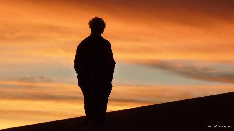 Quel type de personnalité aime être seul ? Entre mythes de l’asocial et réalité scientifique de la solitude choisie