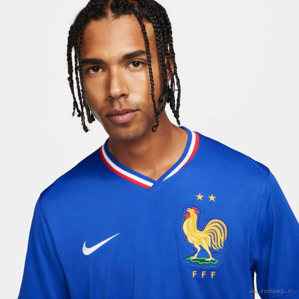 Quand sortent les maillots 2024 ?