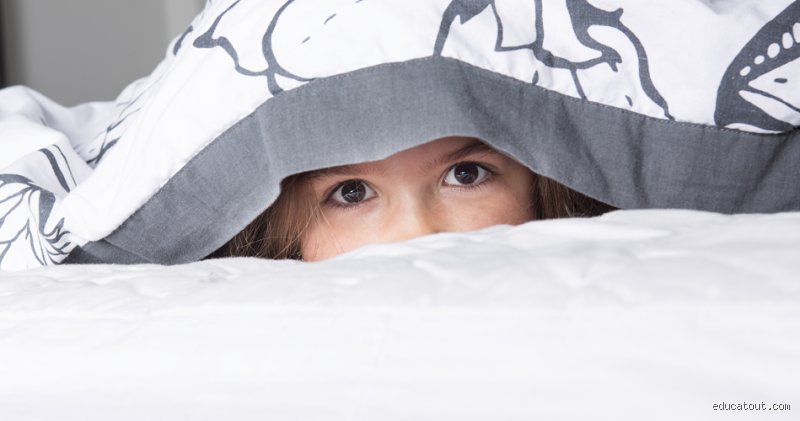 À quel âge est-il acceptable de se toucher ? Comprendre les étapes de la découverte de soi chez l’enfant