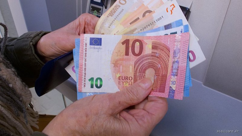 Est-il possible de laisser tout son argent sur un compte courant sans mettre en péril son avenir financier ?