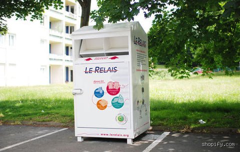 Où jeter les vieux draps ? Le guide complet pour recycler vos textiles de maison sans faire d'erreur