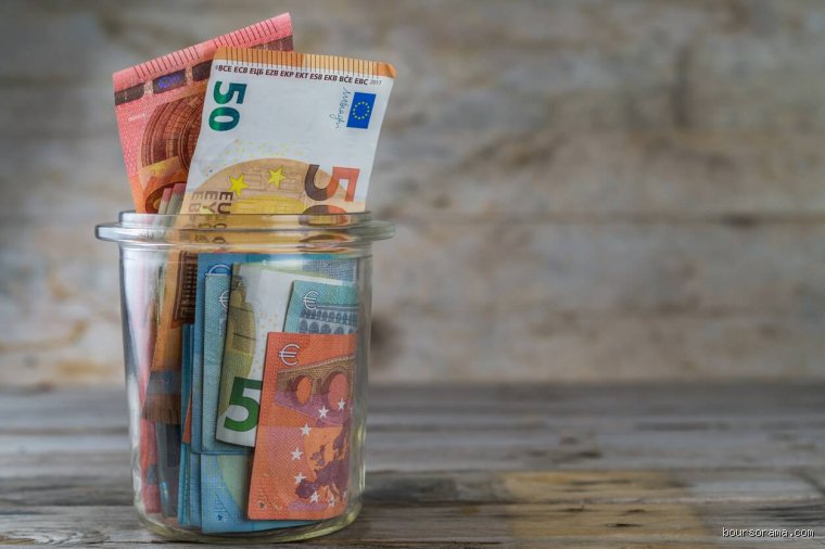 Pourquoi est-il déconseillé de laisser trop d'argent sur son compte courant : le piège silencieux qui grignote votre épargne