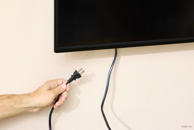 Faut-il vraiment débrancher la télévision tous les soirs pour réduire sa facture d'électricité et protéger ses équipements ?