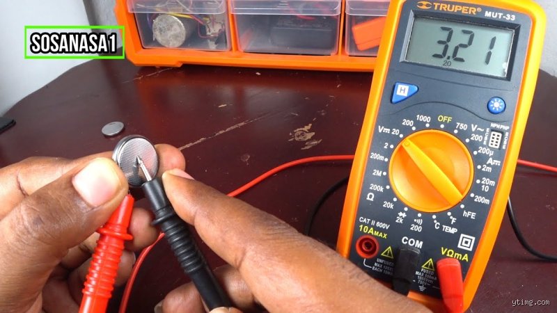 Comment Tester une Pile CR2032 avec un Multimètre : Le Guide Sans Chichis