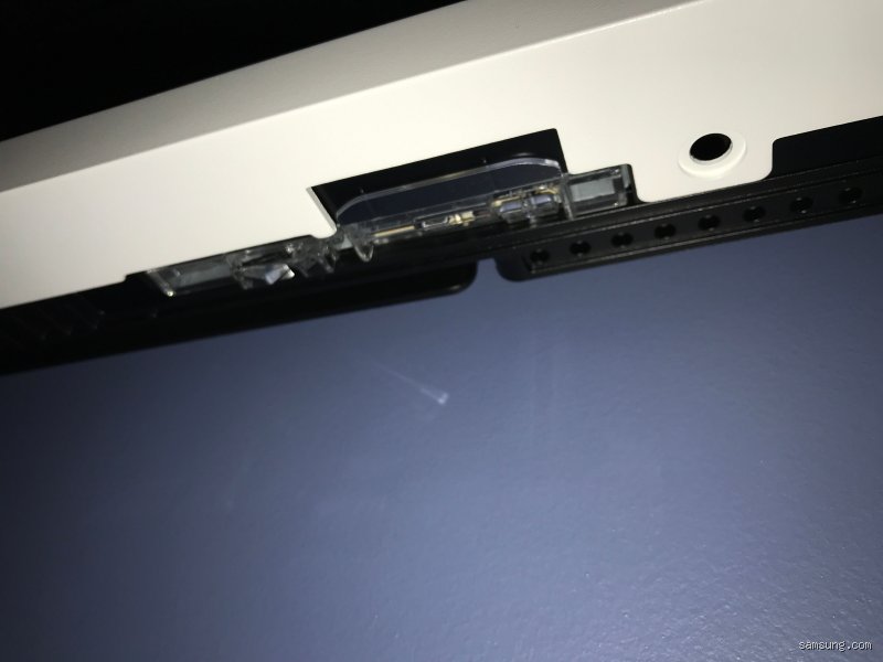 Où se trouve le capteur de luminosité TV Samsung ? Localisation exacte et astuces pour dompter l'éco-capteur