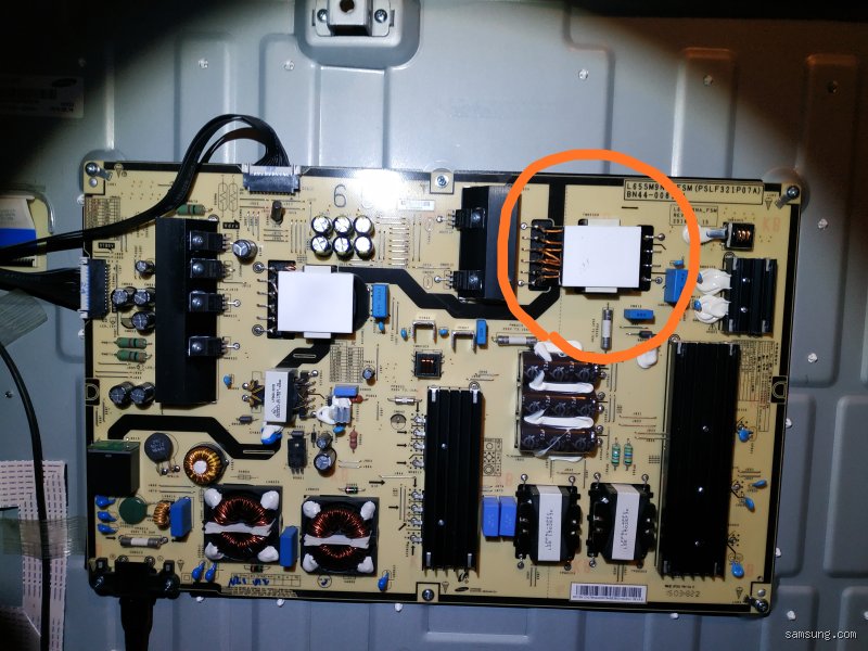 Pourquoi l'écran de ma Smart TV Samsung est-il noir alors que le son est présent ? Comprendre la panne et diagnostiquer son téléviseur