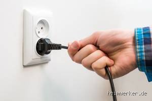 Warum Stecker nicht am Kabel ziehen? Die einfache Physik hinter dem Kabelbruch