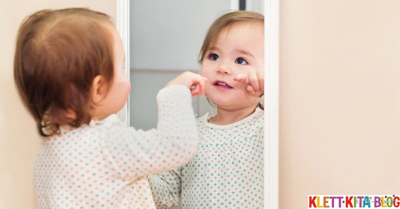 Was sehen Babys im Spiegel?