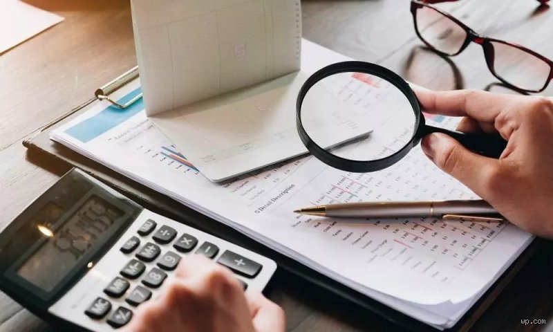 Quels sont les 10 indices qui déclenchent un contrôle fiscal et comment l'administration cible-t-elle vraiment votre dossier ?