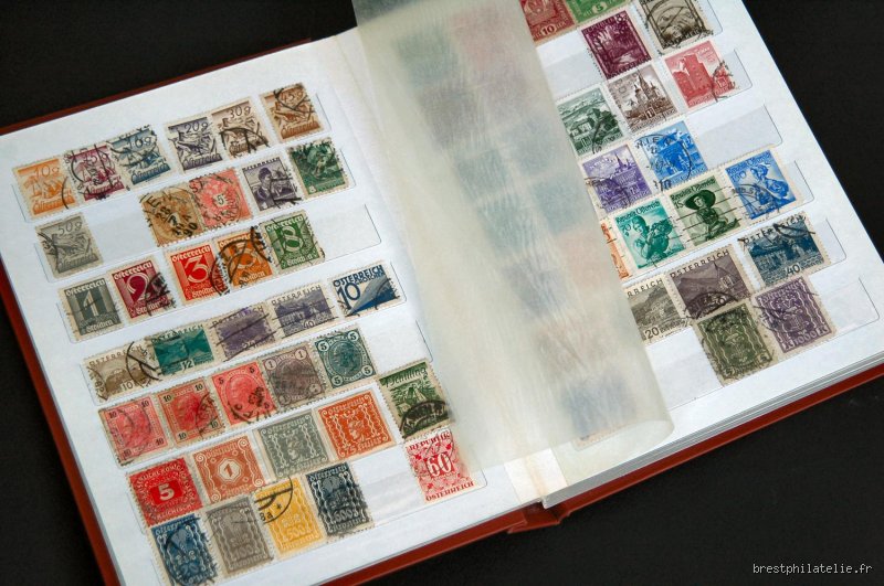 Qui vend des timbres postaux ?