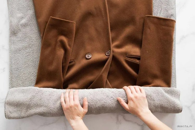 Comment assouplir un manteau en laine ?