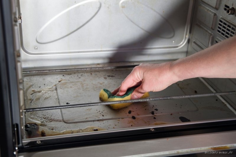 Comment enlever de l'aluminium fondu dans le four ?