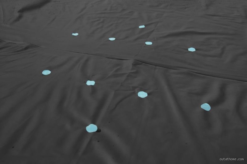 Comment repérer un petit trou dans la bâche d'une piscine sans vider tout votre bassin ni perdre votre sang-froid