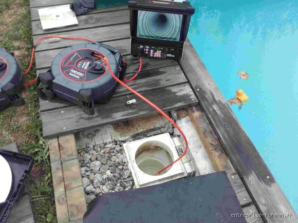 Comment savoir si le tuyau d'un skimmer est bouché et restaurer la circulation de votre piscine sans paniquer