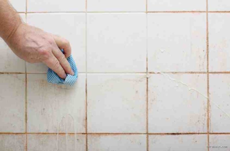 Est-ce que le vinaigre attaque le carrelage ?