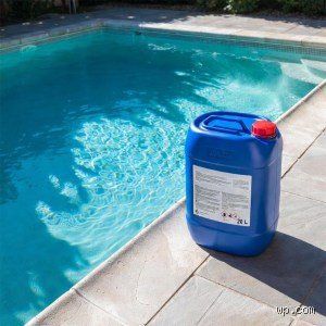 Où mettre l'acide chlorhydrique dans la piscine ?