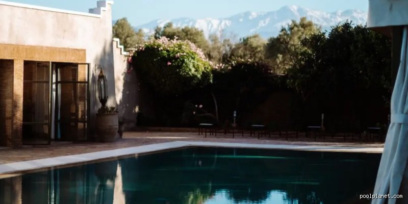Pourquoi ma piscine perd-elle 5 cm d'eau par jour ? Diagnostic complet face à une baisse de niveau alarmante