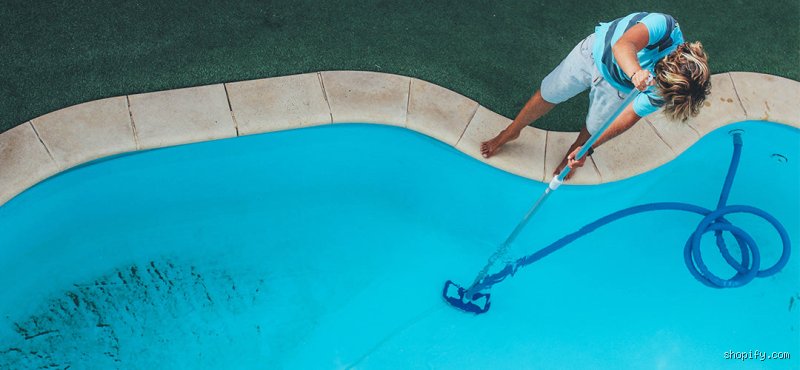 Puis-je passer l'aspirateur dans une piscine après y avoir ajouté des produits chimiques : le guide vérité pour ne pas tout gâcher