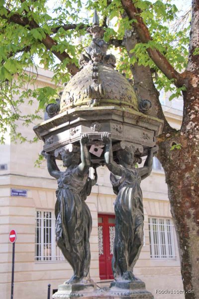 Leitungswasser in Frankreich bestellen: Warum die Carafe d'eau ein heiliges Recht im Restaurant ist