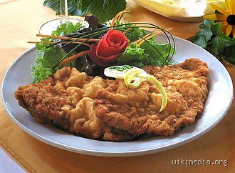 Das Nationalgericht Österreichs: Mehr als nur Wiener Schnitzel! (Oder etwa doch?)