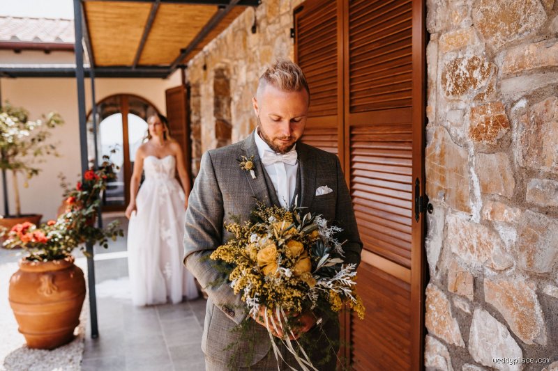Warum darf der Bräutigam die Braut vor der Hochzeit nicht sehen? Tradition und Bedeutung erklärt