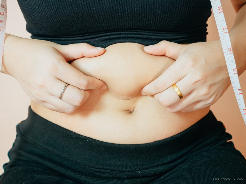 Est-ce bon de retenir son ventre ? Découvre les effets surprenants sur ta santé