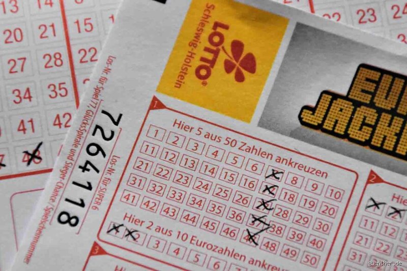 Was ist wahrscheinlicher als im LOTTO zu gewinnen?