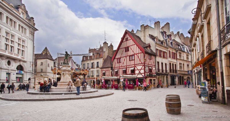 Quel est la ville la plus éloignée de la France ?