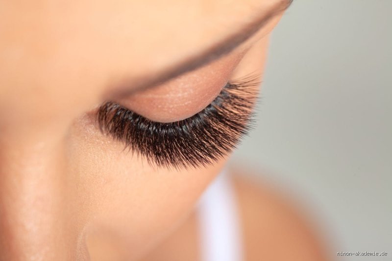 Warum tut mein Wimpernkranz weh? Ursachen und Lösungen für Schmerzen an der Lidkante