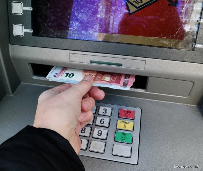 Comment retirer 10.000 euros en liquide à la Banque Postale ?