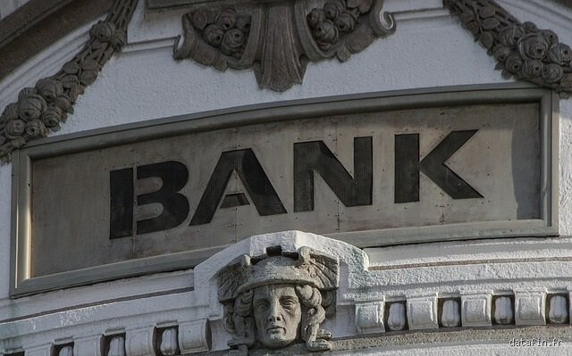 Quel est le délai pour refaire un crédit après un interdit bancaire et comment sortir de l'impasse financière ?