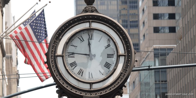Est-ce que 30 $ de l'heure, c'est bien à New York ? Réalités et calculs d'une survie urbaine en 2026