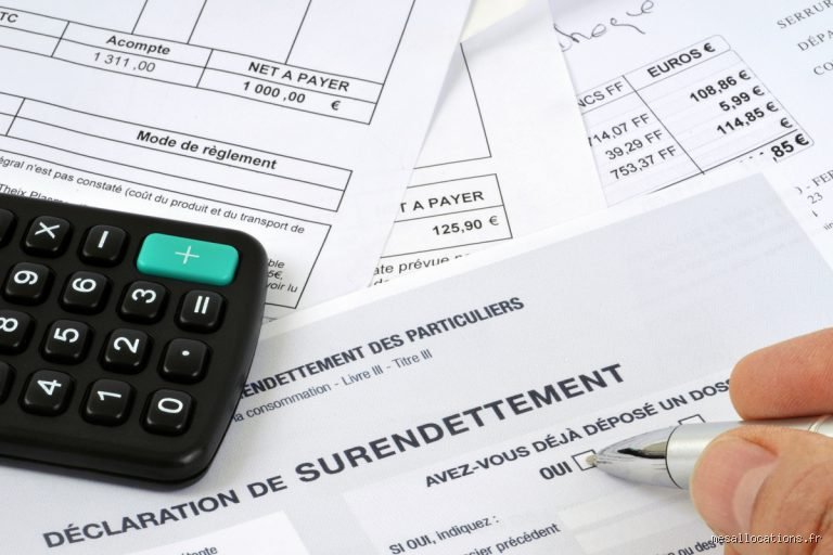 Est-ce que la CAF peut accorder un prêt en cas de surendettement ? La vérité sur les aides financières d'urgence