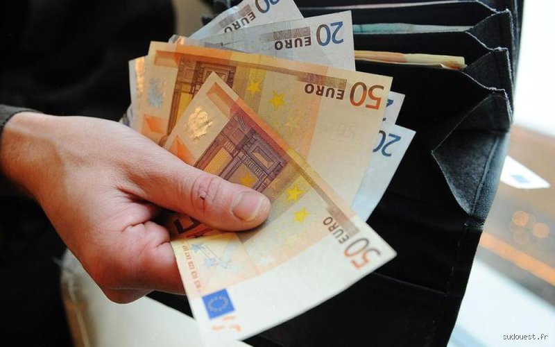 Argent liquide et plafonds légaux : quelle somme d'argent liquide est considérée comme suspecte par le fisc et les banques ?