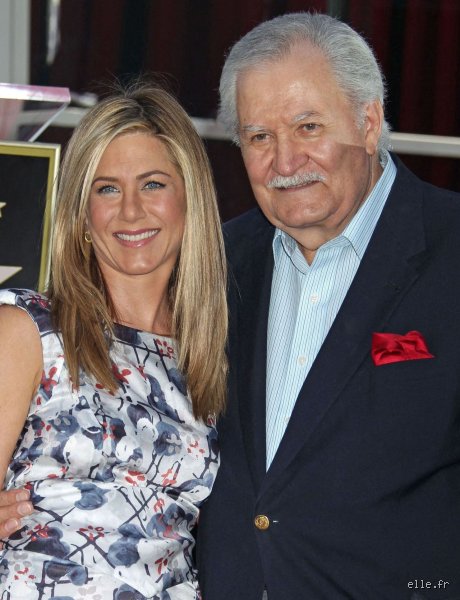 Jennifer Aniston et son père John : une réconciliation tardive après des décennies de silence ?