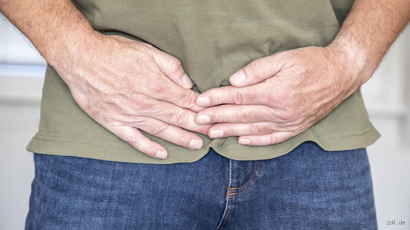 Hat man bei einem Leistenbruch Bauchschmerzen? Symptome und Behandlung
