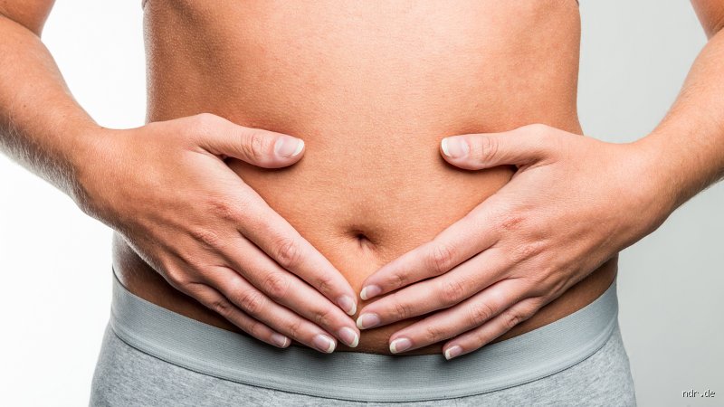 Ist Schwitzen bei Magen-Darm gut? Die medizinische Realität zwischen Heilung und Dehydrierung