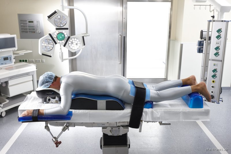 Wie Bein lagern nach Knie OP? Praktische Tipps für eine schnelle Genesung