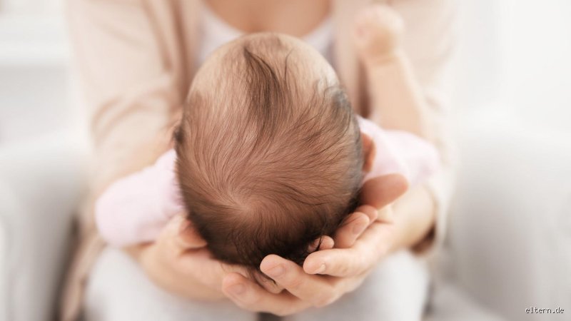 Wird ein platter Babykopf wieder rund? Alles über Ursachen und Korrekturmöglichkeiten