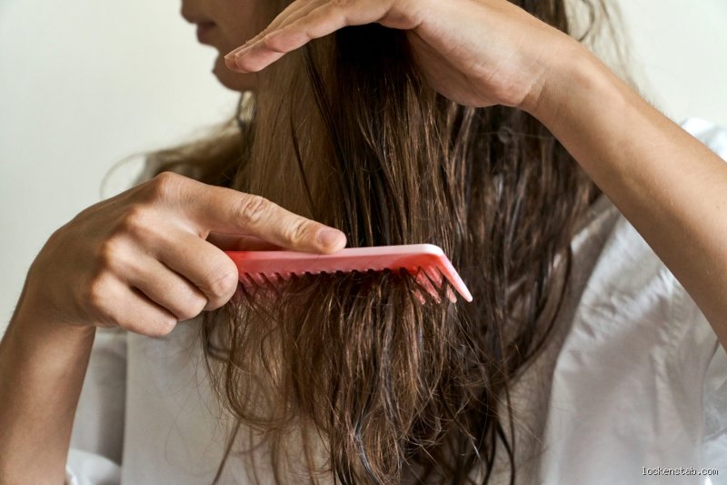 Haare kämmen: Dein Schlüssel zu Traumhaar oder blanker Horror?