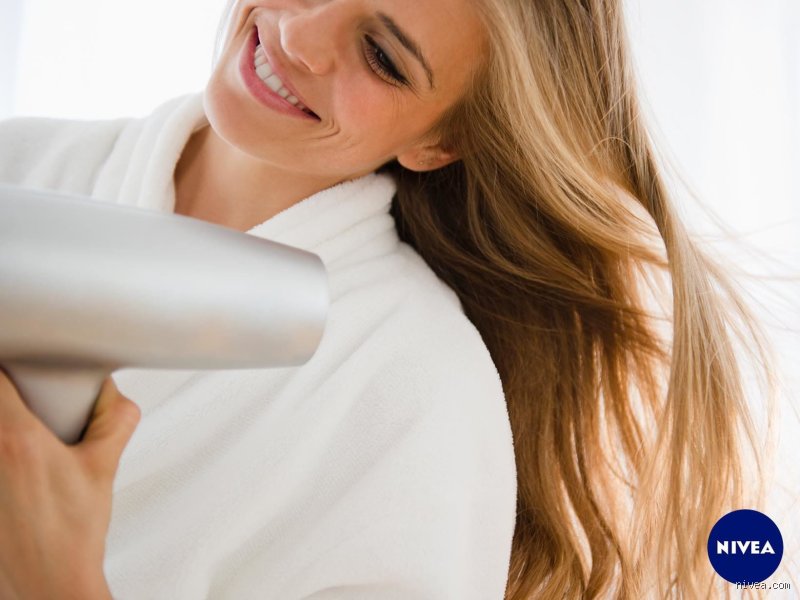 Sollte man fettige Haare föhnen?