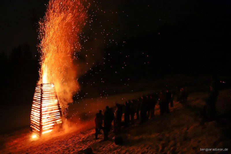 Warum macht man Funkenfeuer?