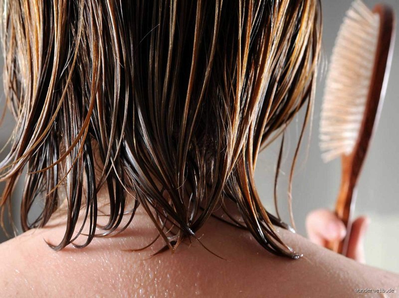 Wie trocknen dicke Haare schneller?