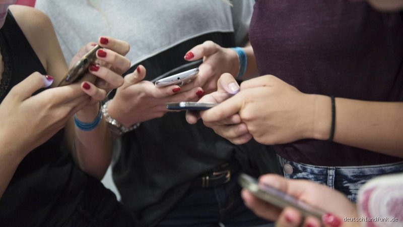 Wie viele Menschen sind süchtig nach ihrem Handy?