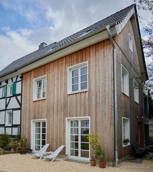 Welche Holzfassade hält am längsten? Analyse von Material und Konstruktion