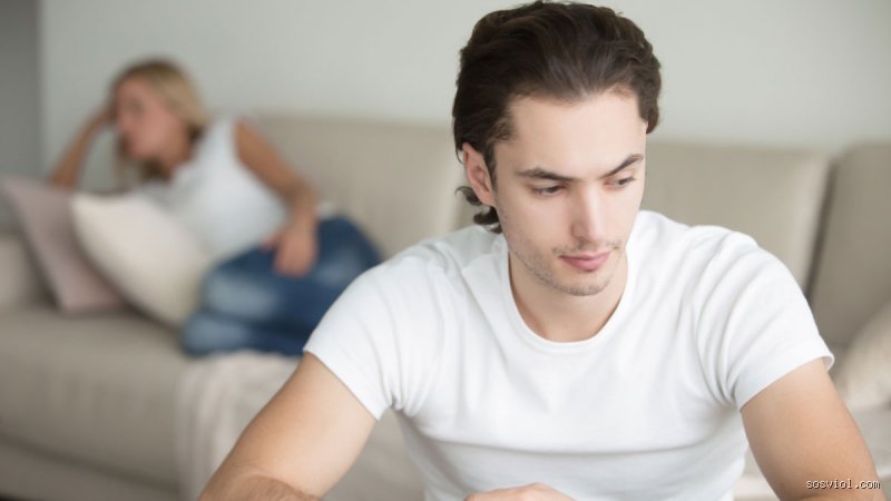 Comment reconnaître un homme distant : les signes à ne pas ignorer